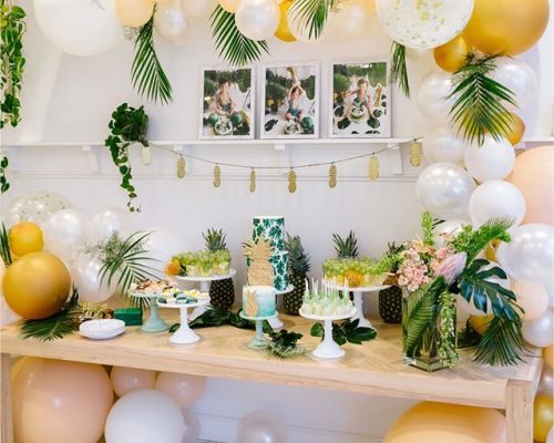 The holidays are full of events, parties, & shopping experiences. This boho holiday bash is three-in-one! The tropical themed party was hosted Events